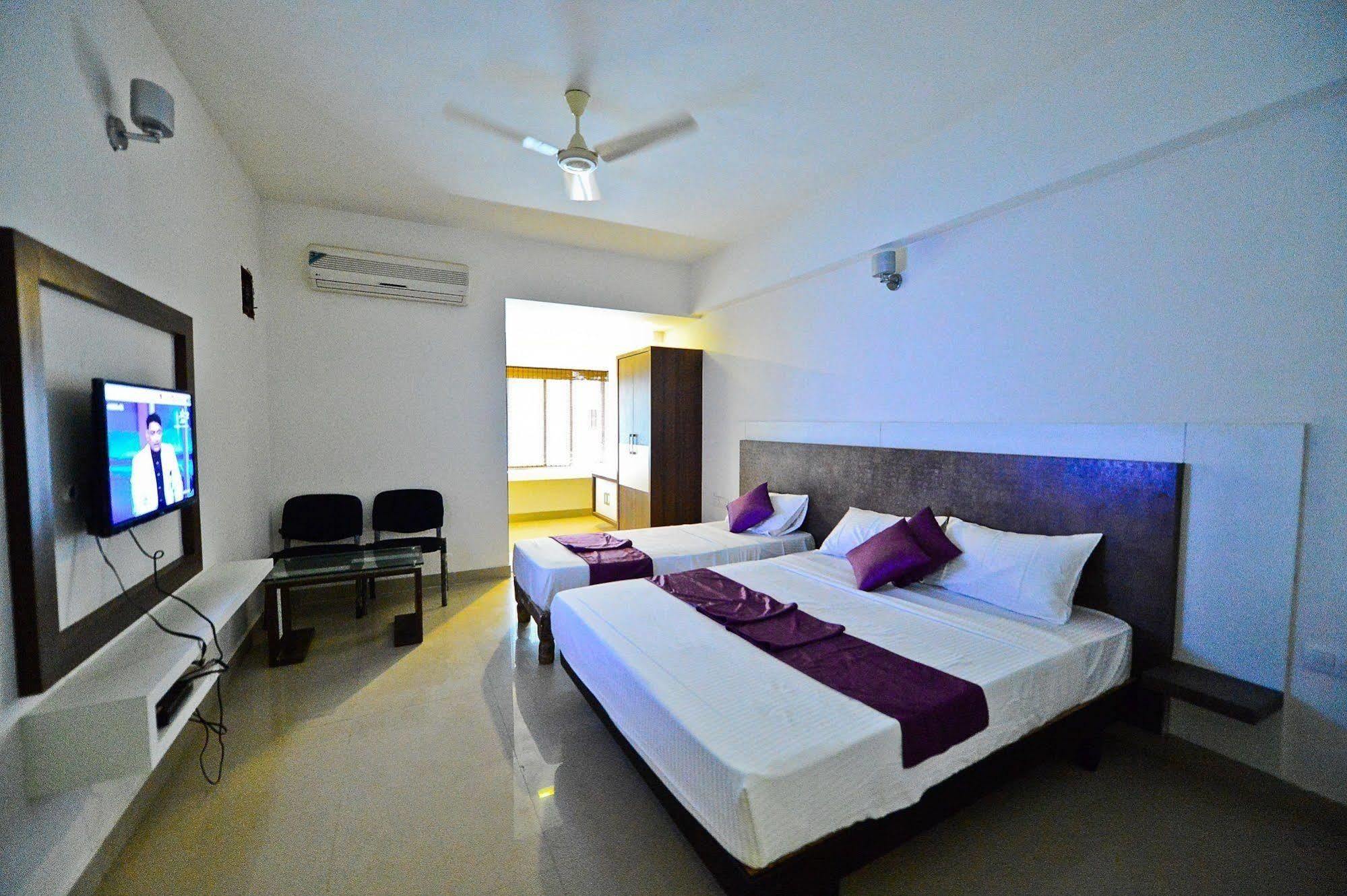 Qik Stay @ S.K. Continental Mysore Exterior foto